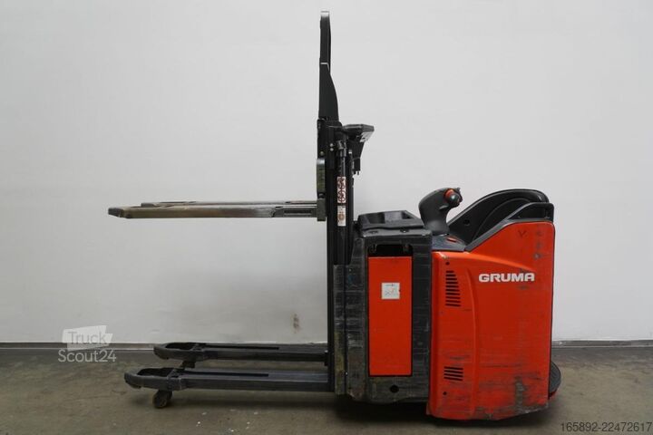 Hochhubwagen Linde D 12 SP 133