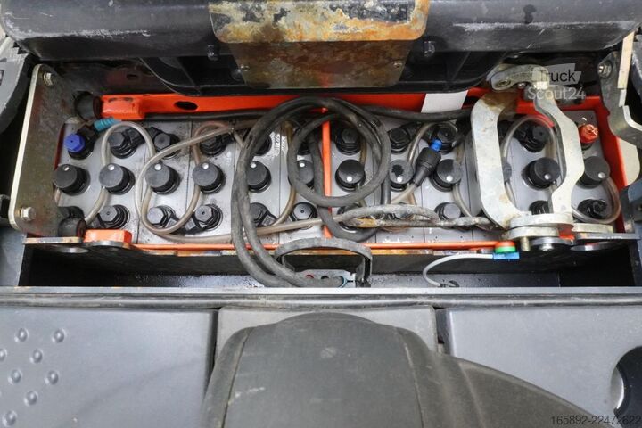 Hochhubwagen Linde D 12 SP 133