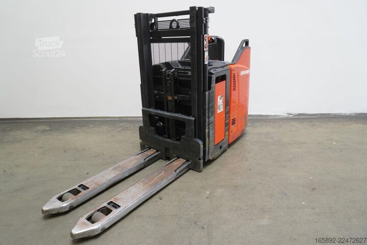 Hochhubwagen Linde D 12 SP 133