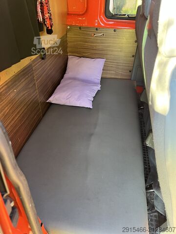 Furgon s 6 sedeži in tovornim prostorom Ford Transit 350L VAN 2.2