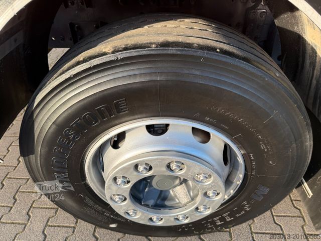 Kravas automašīnai uzstādīts celtnis RENAULT Premium Lander Pritsche mit Kran FASSI