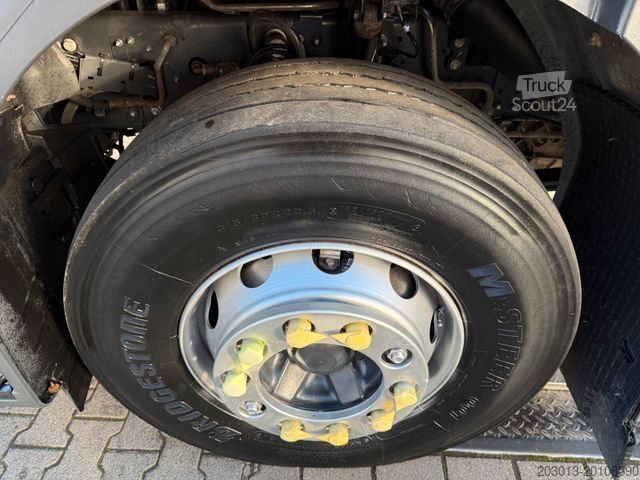 Automobilis ar plakanu platformu RENAULT Premium Lander Pritsche mit Kran FASSI