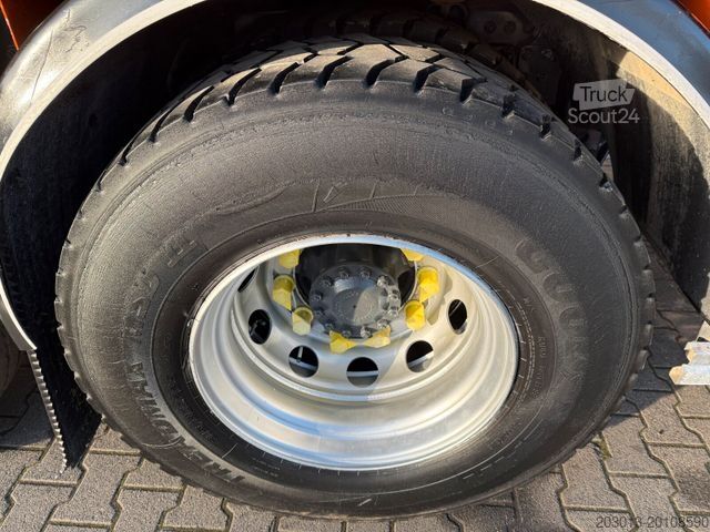 Automobilis ar plakanu platformu RENAULT Premium Lander Pritsche mit Kran FASSI