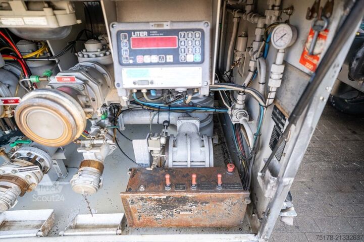 Tanklaster EKW EKW-ROC32T2D - 32 000 L/5 comp.