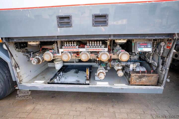 Tanklaster EKW EKW-ROC32T2D - 32 000 L/5 comp.