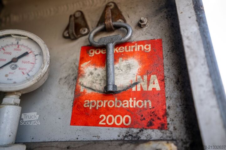 Tanklaster EKW EKW-ROC32T2D - 32 000 L/5 comp.