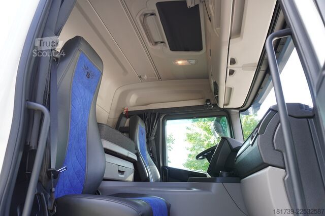 Plattform mit Kran SCANIA P410 B 6x2 / 2024 / 90 tho. km! / HMF