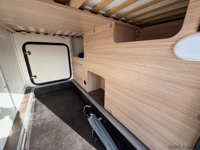 Yarı entegre karavan SUNLIGHT V66