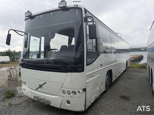 туристически автобус Volvo B12B bus w/ 49 seats and 15 standing spaces