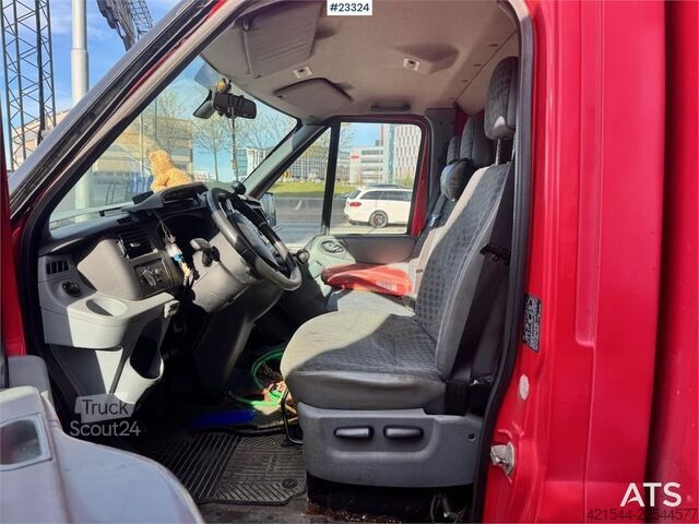 عربة ستيشن واغن ذات سقف مرتفع Ford Transit 8-pallet box truck – repair object