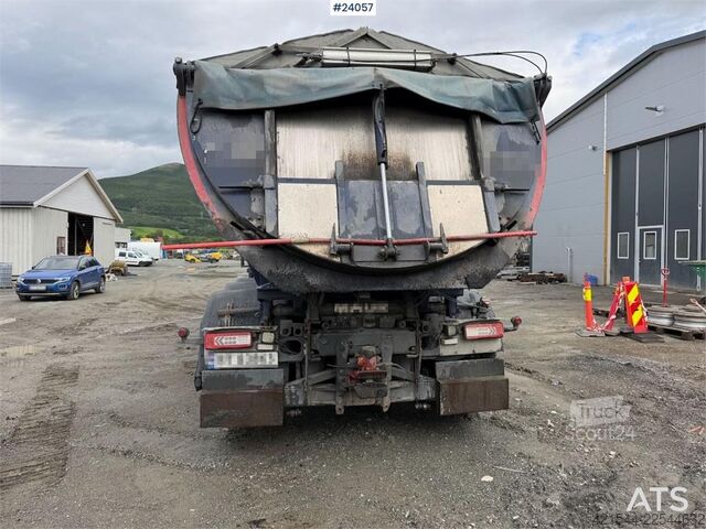 Kipper Volvo FH16 8x4 Tipper Truck with Asphalt Body and Stone