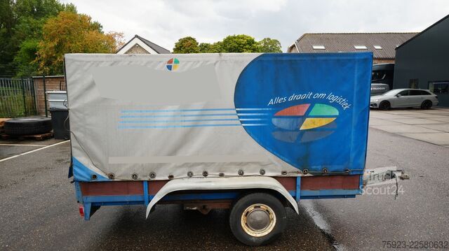 EQUIPE Taurpalin-aanhangwagen met gebroken as! EQUIPE Taurpalin trailer broken axle!