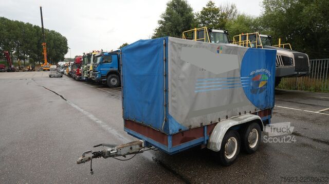 EQUIPE Taurpalin-aanhangwagen met gebroken as! EQUIPE Taurpalin trailer broken axle!