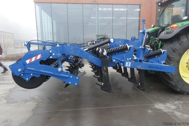 Jordbruksmaskin  Multi purpose subsoiler U638 4 m 12 dents