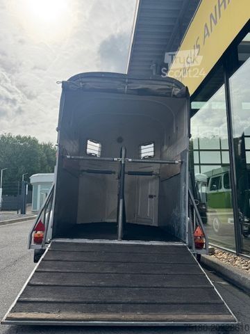 Zirgu pārvadāšanas piekabe BÖCKMANN 2 Pferdeanhänger Vollpoly 2t.  !! BODEN NEU !!