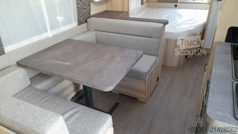 Husvagn Hobby De Luxe 560 KMFe 2000kg Vorzeltaußensteckdose