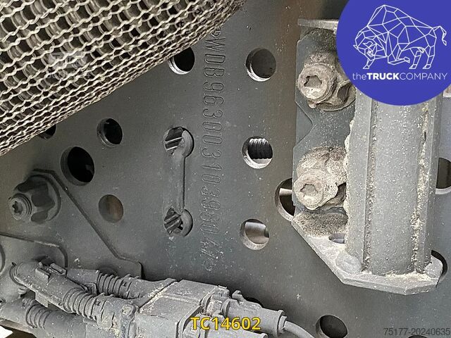 Resväska Mercedes-Benz Antos 1827