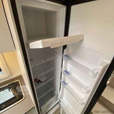 Polintegriran avtodom BÜRSTNER Lineo T 690 G, Winterpaket,6E,XENON,SAT,TV,RFK