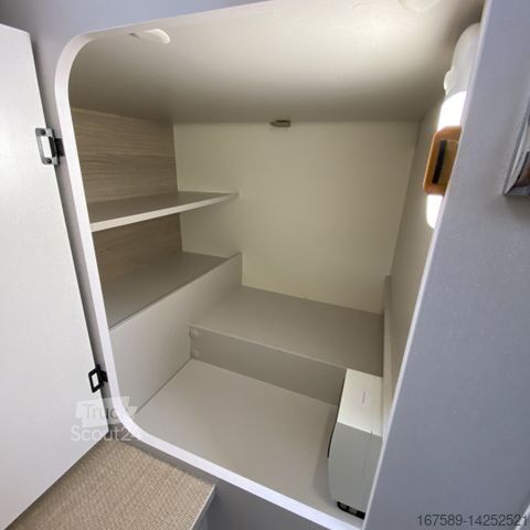 Polintegriran avtodom BÜRSTNER Lineo T 690 G, Winterpaket,6E,XENON,SAT,TV,RFK