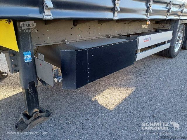 Brandalı açık yarı römork Schmitz Cargobull Curtainsider Mega Getränke