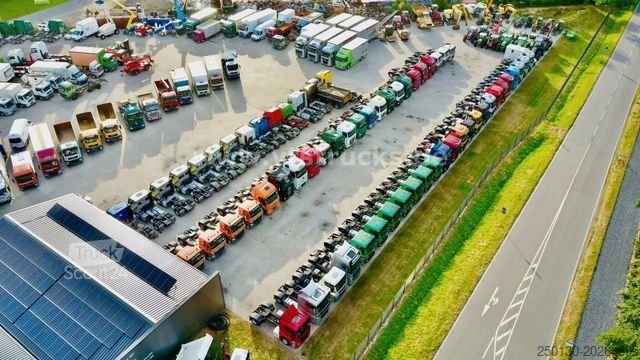 Auflieger mit Pritsche & Plane SCHMITZ CARGOBULL SCS Mega Hubdach Edscha Lift Staplerhalterung