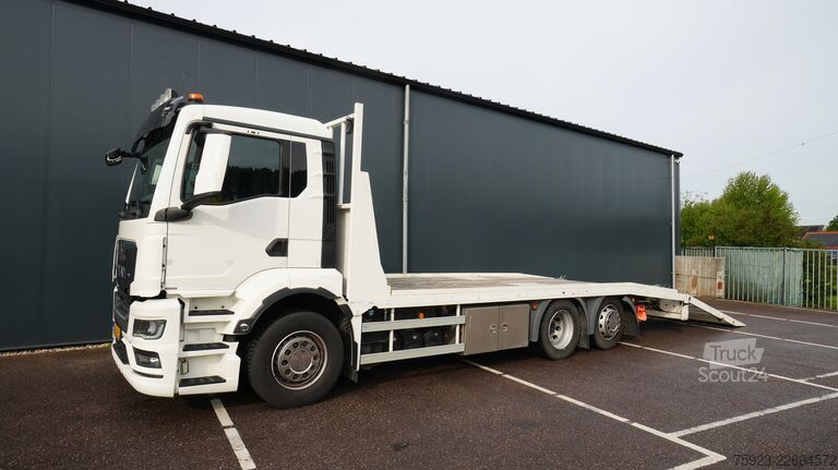 Autotransporter varevogn MAN TGS 26.330 6x2 car/machine transport truck 160...