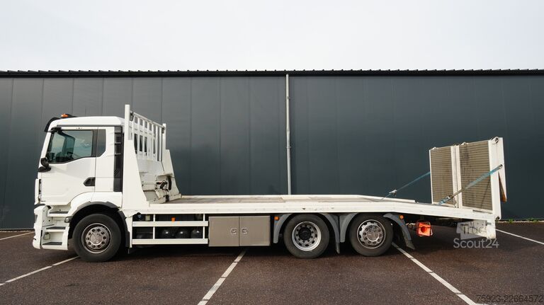 Autotransporter varevogn MAN TGS 26.330 6x2 car/machine transport truck 160...