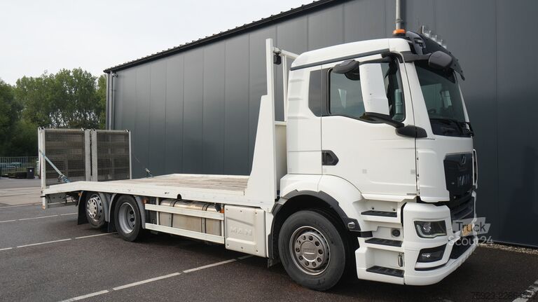 Autotransporter varevogn MAN TGS 26.330 6x2 car/machine transport truck 160...