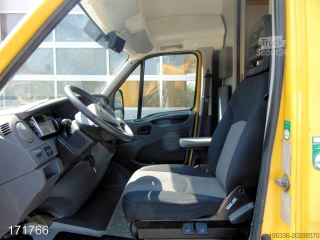 Transporter mit Koffer IVECO Daily 35 S 11 A / P Maxi Postkoffer REGALSYSTEM