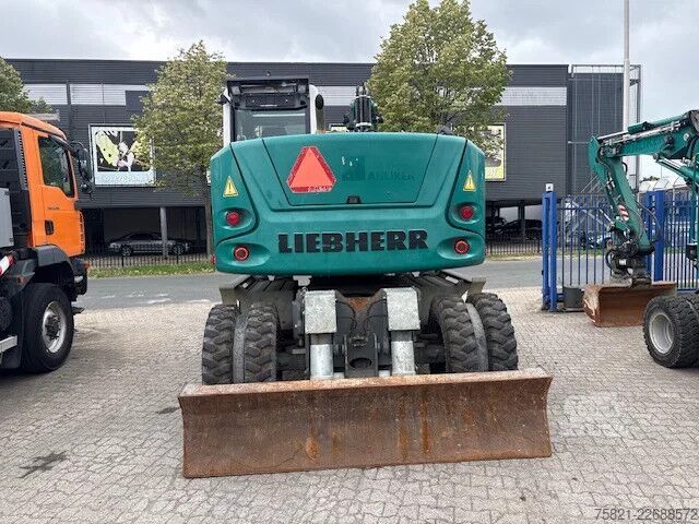 حفارة ذات عجلات Liebherr A910 Compact