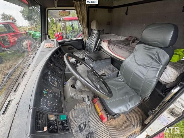 Chassis com cabina Scania 93H 4x2 Chassis