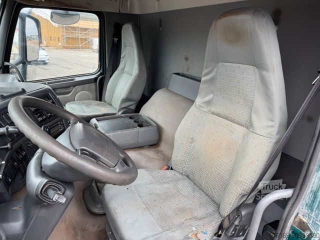 Kreaturvogn VOLVO FM9 380 6x2*4 Tiertransporter / Livestock