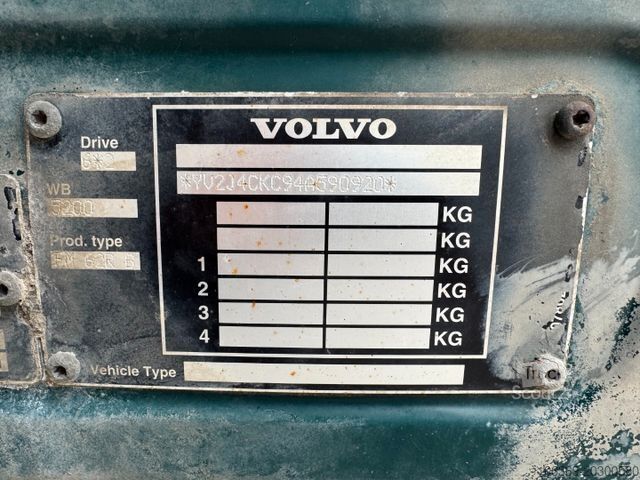 Kreaturvogn VOLVO FM9 380 6x2*4 Tiertransporter / Livestock
