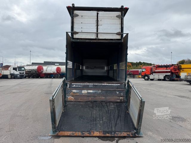 Kreaturvogn VOLVO FM9 380 6x2*4 Tiertransporter / Livestock