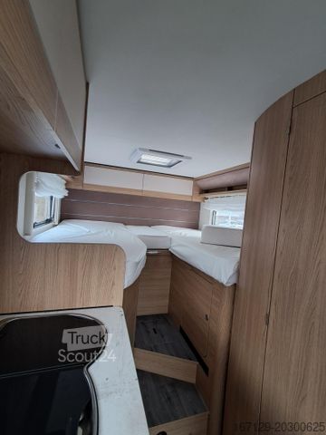 Teilintegriertes Wohnmobil LMC Cruiser V 646 G