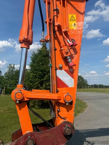 Escavatore gommato Hitachi ZX145W-6