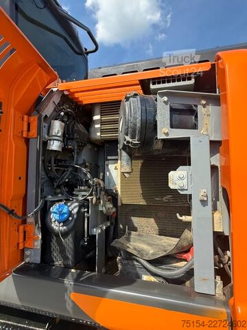Escavatore gommato Hitachi ZX145W-6