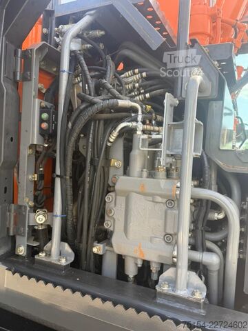 Escavatore gommato Hitachi ZX145W-6