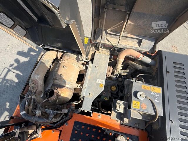 Escavatore gommato Hitachi ZX145W-6