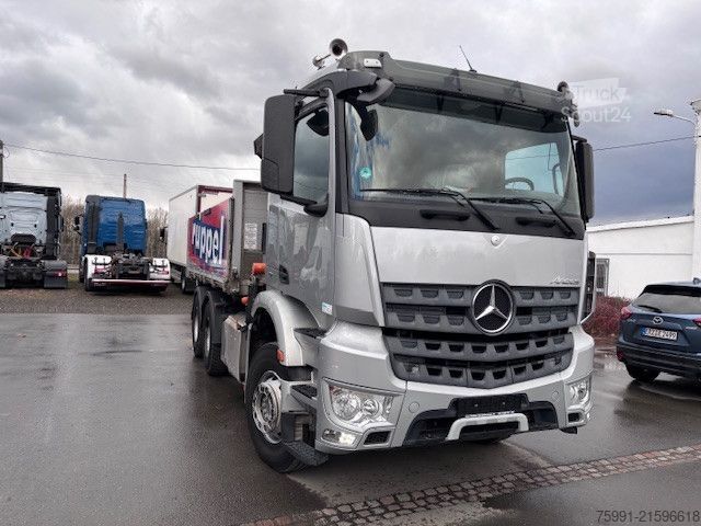 Three-sided tipper truck MERCEDES-BENZ Arocs 4   6x4 Dreiseitenkipper mit Ladekran