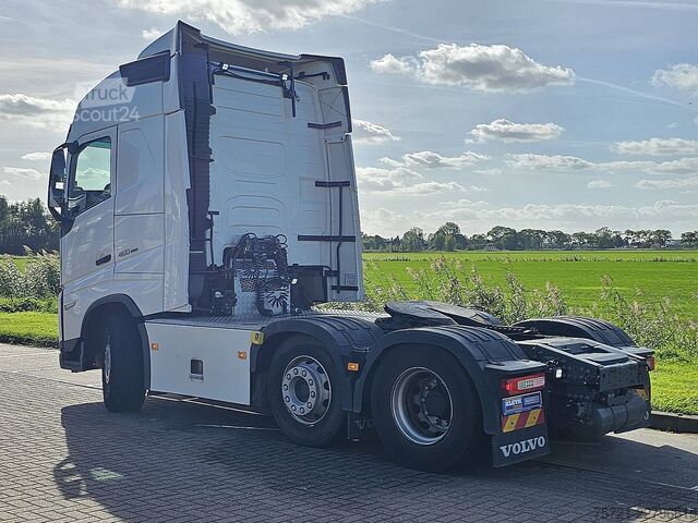 Standaard trekker VOLVO FH 460 6X2 GLOBE SKIRTS
