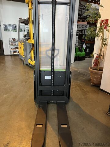 Ручний штабелер Cesab S010i