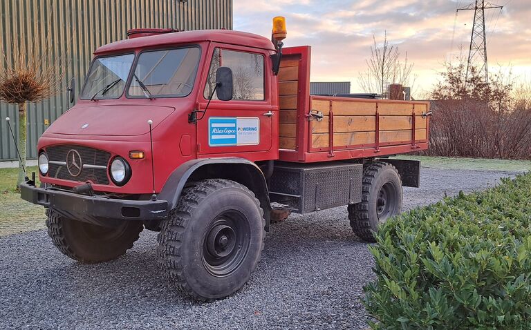 Fourgon pick-up Mercedes-Benz Unimog 400