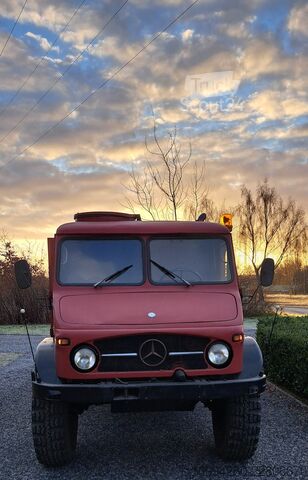 Fourgon pick-up Mercedes-Benz Unimog 400
