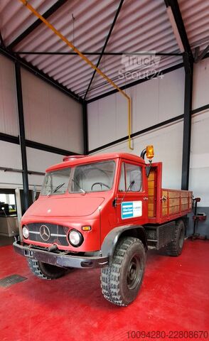 Fourgon pick-up Mercedes-Benz Unimog 400