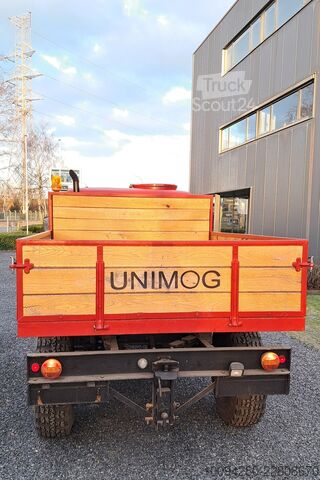 Fourgon pick-up Mercedes-Benz Unimog 400