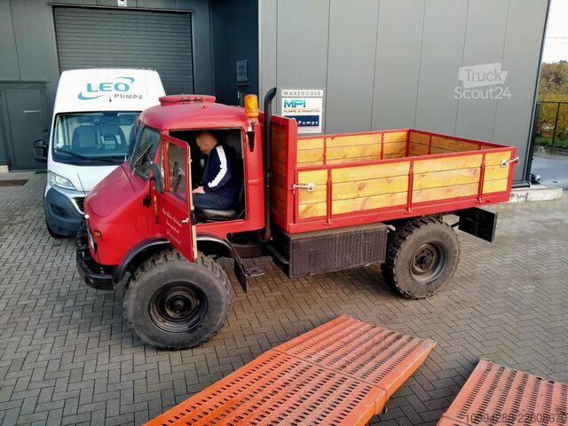 Fourgon pick-up Mercedes-Benz Unimog 400