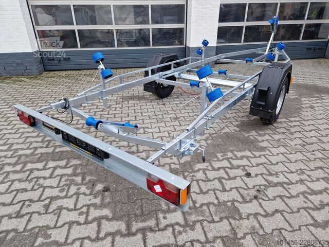 търговско ремарке trailershop Bootanhänger direkt 1300kg GN231  Neptun