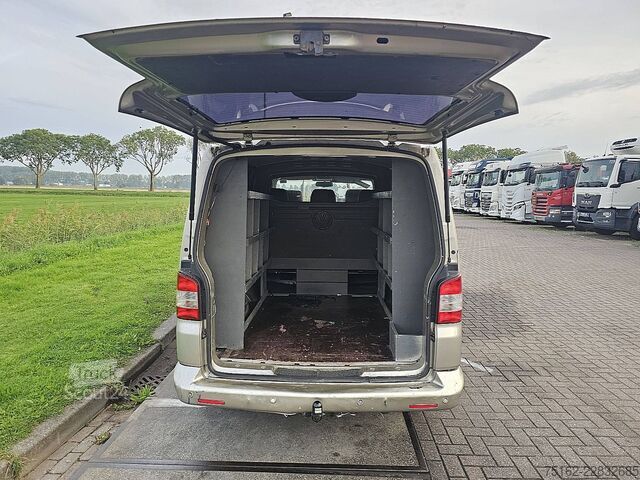 Stasjonsvogn med høyt tak VW T5