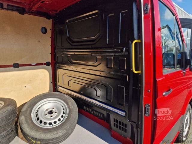 Furgoneta VOLKSWAGEN Crafter 35 TDI Kasten/Klima /AHK/Dachträger